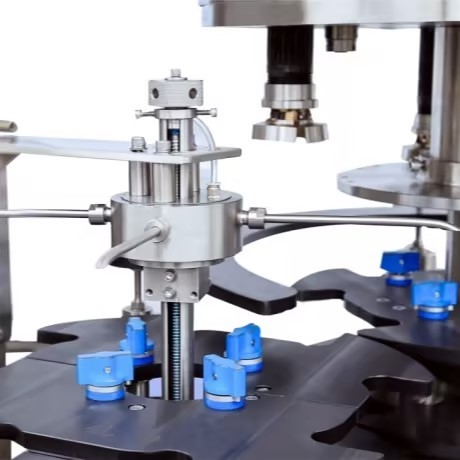 8 Köpfe Automatische Abdeckmaschine FX-8AS 4.0KW 100ml-1L Hochgeschwindigkeits-Pick And Place