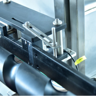 6500 BPH Rotationstyp Automatische Abdeckmaschine FX-8AH 80 ml-1000 ml mit 8 Abdeckköpfen