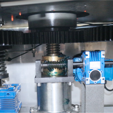 6500 BPH Rotationstyp Automatische Abdeckmaschine FX-8AH 80 ml-1000 ml mit 8 Abdeckköpfen