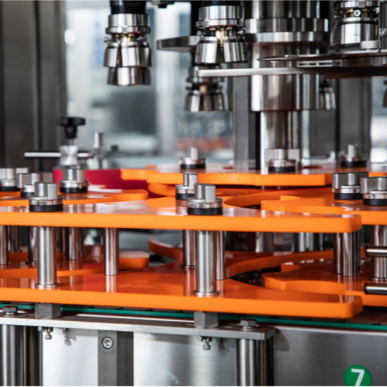 6500 BPH Rotationstyp Automatische Abdeckmaschine FX-8AH 80 ml-1000 ml mit 8 Abdeckköpfen