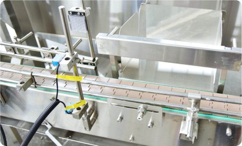 Roboter-Flaschen-Entklemmmaschine LP-200E Schnelle Flaschengrößenwechsel 50-1000ml