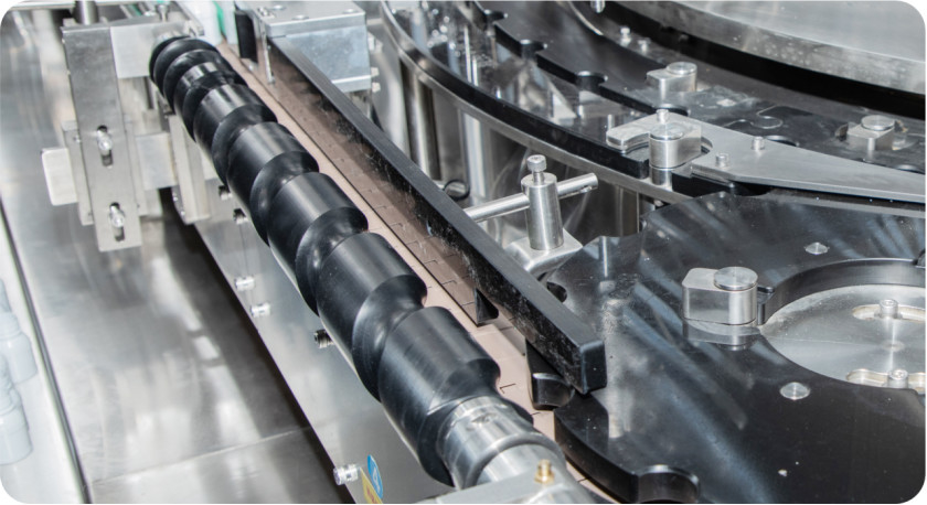 GX-16-12TS Hochgeschwindigkeits-Folge-Typ integrierte Füllkappenmaschine 10000BPH 380V 6KW