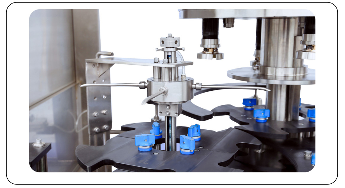 PLC-gesteuerte Rotations-automatische Schraubverschlussmaschine 8 Kopf 50ML-1000ML Max 9000 BPH