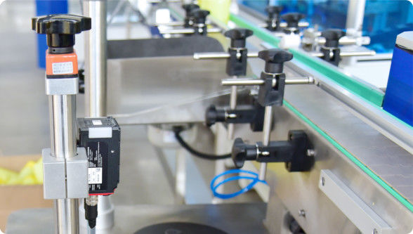 Mehrfach-Fülldüsen-Flüssigkeitsdosierer, kundenspezifisch für die nahtlose Integration in automatisierte Produktionssysteme konzipiert