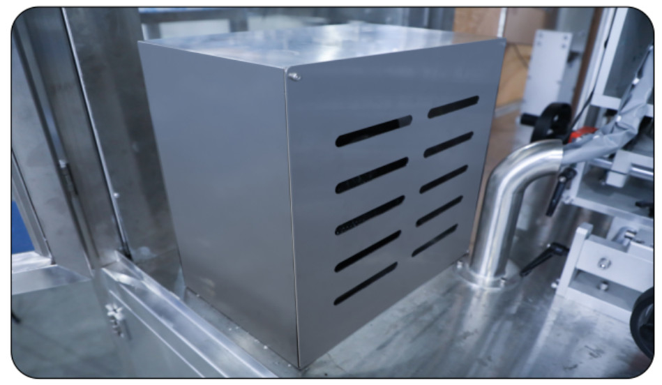 TN-200DH Rotationshöchstgeschwindigkeits-automatische Runde Flaschenkennzeichnungsmaschine für 5L-30L Flaschenfülllinie 10000 BPH