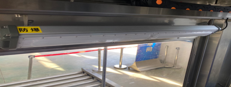 Pestizidfüllmaschine mit visueller Positionierung für die genaue Füllung und Verkleidung verschiedener Flüssigkeitsbehälter