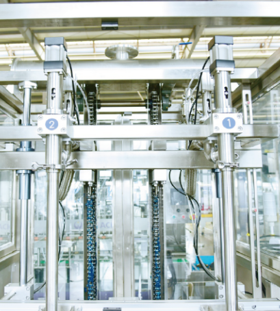 Pestizidfüllmaschine mit METTLER TOLEDO-Wagen und Schneider-Elektrokomponenten für den Betrieb